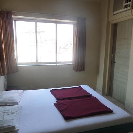 Hotel Sai Ratna Nashik Esterno foto