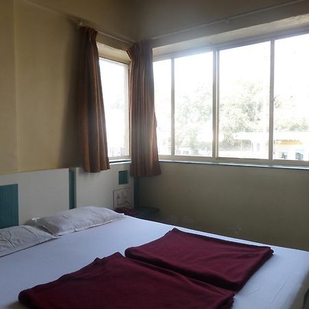 Hotel Sai Ratna Nashik Esterno foto