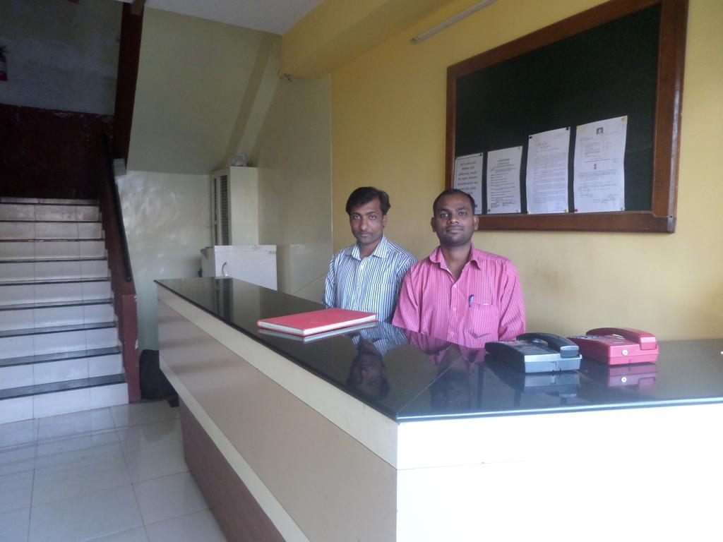 Hotel Sai Ratna Nashik Esterno foto