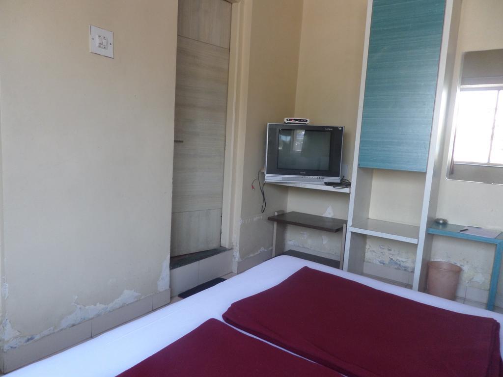 Hotel Sai Ratna Nashik Esterno foto