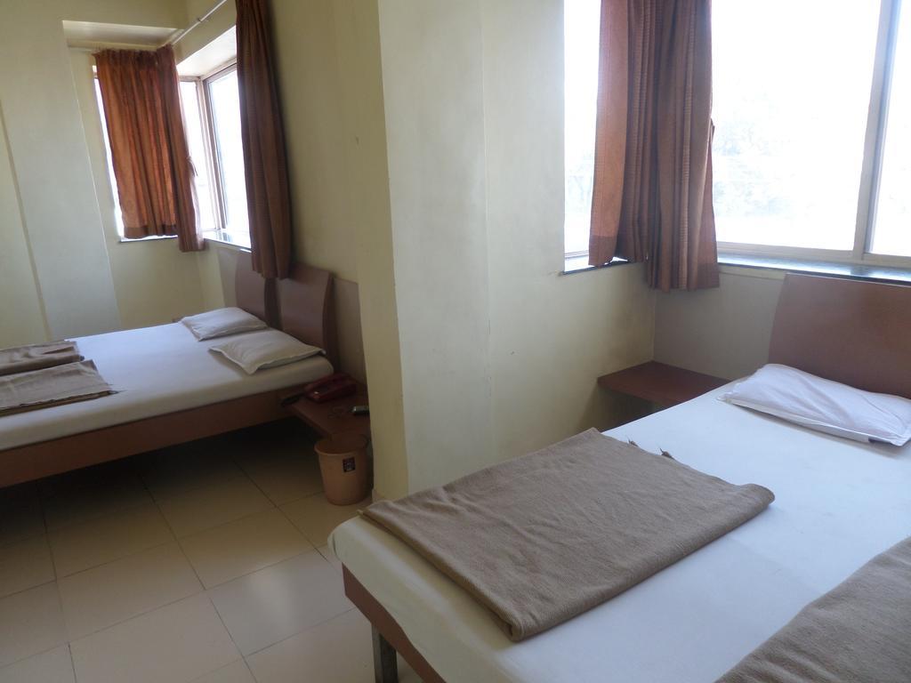Hotel Sai Ratna Nashik Esterno foto