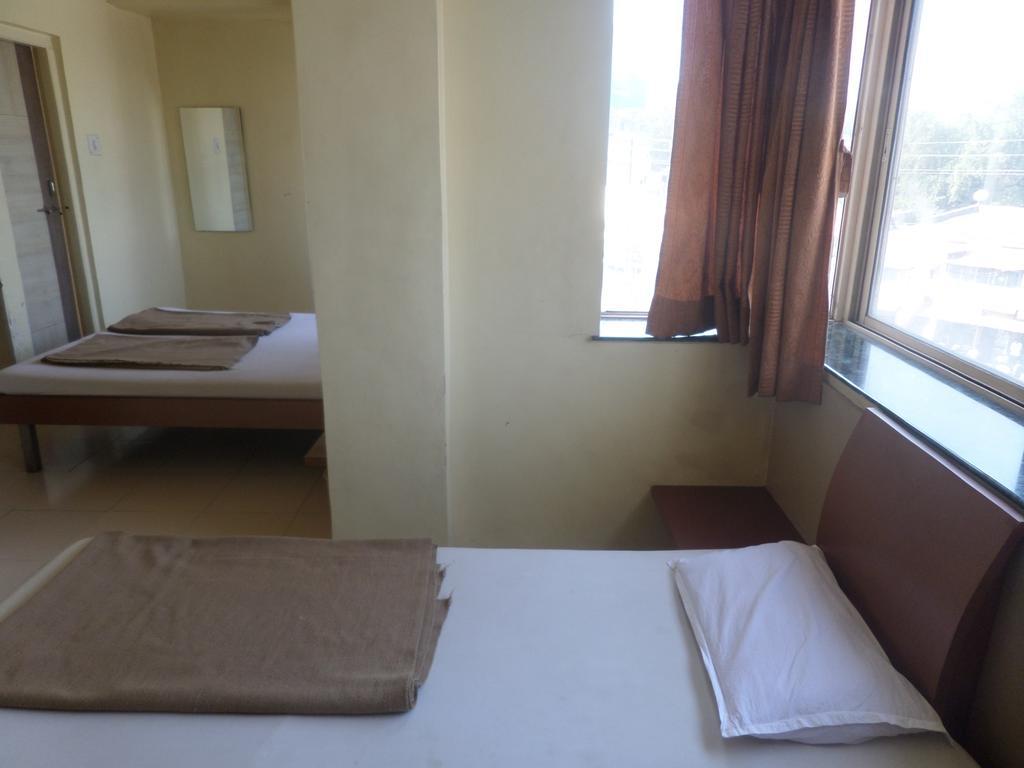 Hotel Sai Ratna Nashik Esterno foto